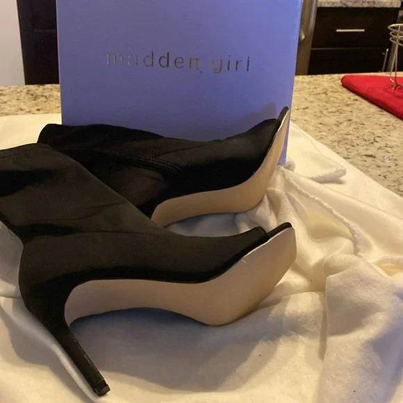 Madden Girl Boots, Brand New. - Picture 5 of 5